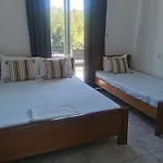 Adamidis Hébergement de vacances Paralía Skotínis