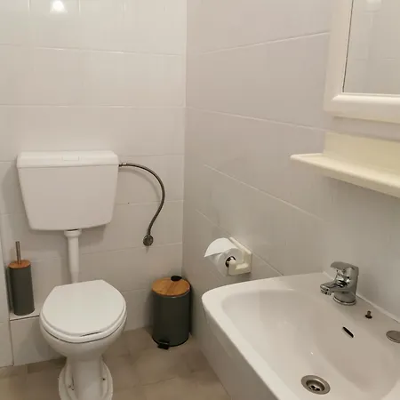 Adamidis بيت للعطل *