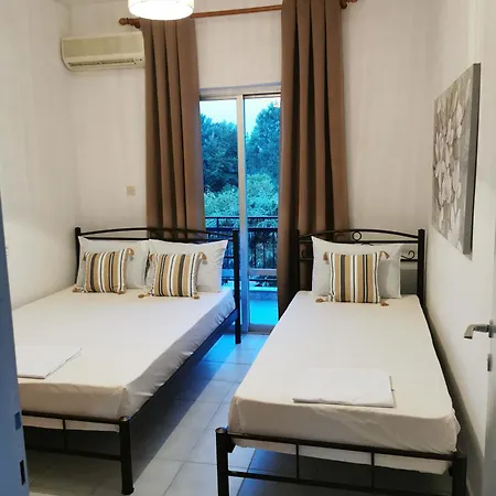 Adamidis * Paralía Skotínis