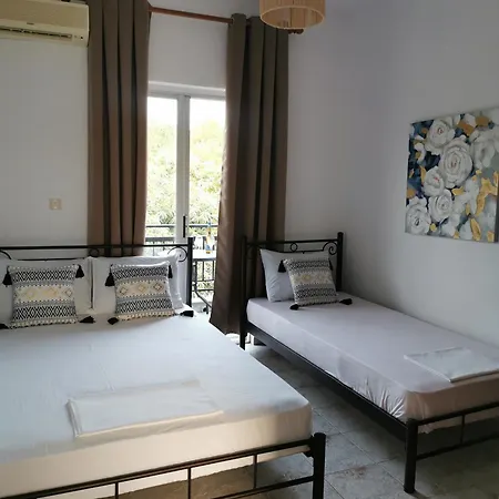 Tatil Evi Adamidis Paralía Skotínis