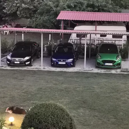 بيت للعطل Adamidis *