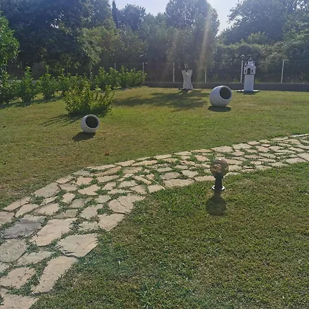 Adamidis * Paralía Skotínis