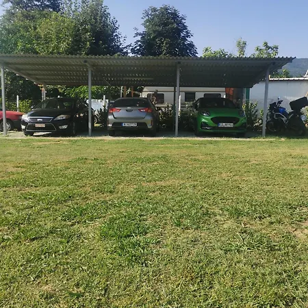 Adamidis بيت للعطل