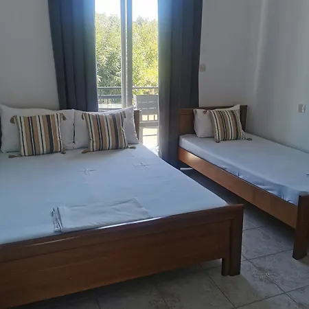 Adamidis Tatil Evi Paralía Skotínis